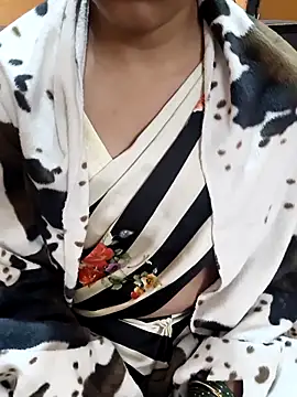 Snapshot of Diya_143 chatting on November 28, 7:33 am Diya 143 online show from November 28, 7:33 am