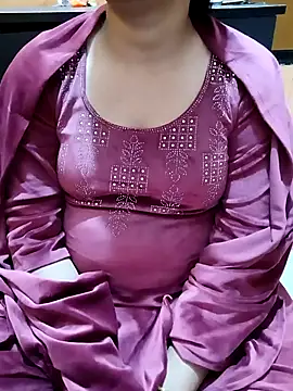 Snapshot of Diya_143 chatting on December 2, 10:09 am Diya 143 online show from December 2, 10:09 am