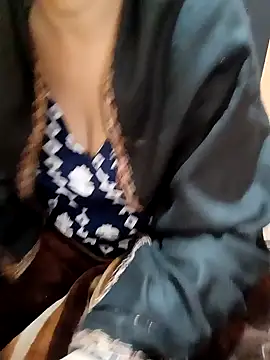 Snapshot of Diya_143 chatting on December 3, 6:32 am Diya 143 online show from December 3, 6:32 am