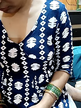 Snapshot of Diya_143 chatting on December 3, 7:01 pm Diya 143 online show from December 3, 7:01 pm