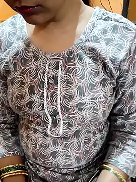 Snapshot of Diya_143 chatting on December 5, 6:55 am Diya 143 online show from December 5, 6:55 am