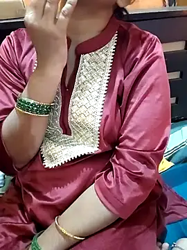 Snapshot of Diya_143 chatting on December 13, 7:53 pm Diya 143 online show from December 13, 7:53 pm