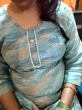 Snapshot of Diya_143 chatting on December 15, 7:07 pm Diya 143 online show from December 15, 7:07 pm