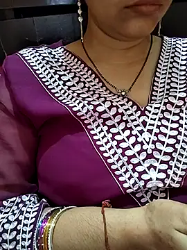 Snapshot of Diya_143 chatting on May 3, 6:30 am Diya 143 online show from May 3, 6:30 am