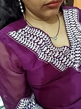 Snapshot of Diya_143 chatting on May 3, 6:36 pm Diya 143 online show from May 3, 6:36 pm