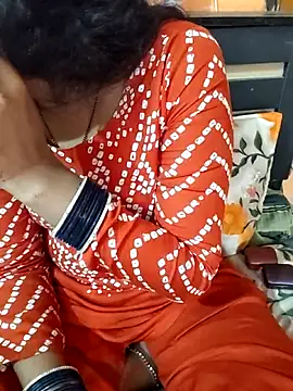 Snapshot of Diya_143 chatting on May 6, 6:19 am Diya 143 online show from May 6, 6:19 am
