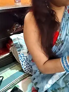 Snapshot of Diya_143 chatting on May 9, 7:35 am Diya 143 online show from May 9, 7:35 am