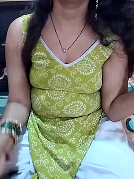 Snapshot of Diya_143 chatting on May 10, 8:19 am Diya 143 online show from May 10, 8:19 am