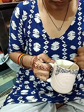Snapshot of Diya_143 chatting on May 13, 6:05 pm Diya 143 online show from May 13, 6:05 pm