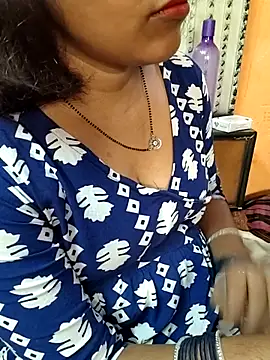 Snapshot of Diya_143 chatting on May 18, 5:35 am Diya 143 online show from May 18, 5:35 am