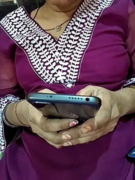Snapshot of Diya_143 chatting on May 21, 7:37 am Diya 143 online show from May 21, 7:37 am
