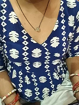 Snapshot of Diya_143 chatting on May 25, 8:31 am Diya 143 online show from May 25, 8:31 am