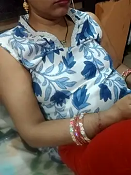 Snapshot of Diya_143 chatting on May 28, 6:05 pm Diya 143 online show from May 28, 6:05 pm