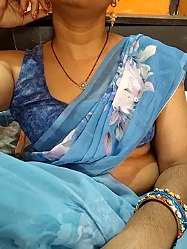 Snapshot of Diya_143 chatting on May 29, 8:34 am Diya 143 online show from May 29, 8:34 am
