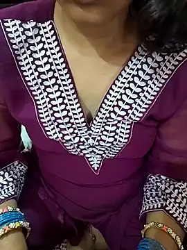 Snapshot of Diya_143 chatting on June 4, 7:58 am Diya 143 online show from June 4, 7:58 am