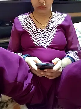Snapshot of Diya_143 chatting on June 8, 6:47 am Diya 143 online show from June 8, 6:47 am