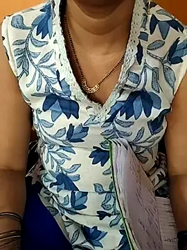 Snapshot of Diya_143 chatting on June 10, 5:07 am Diya 143 online show from June 10, 5:07 am