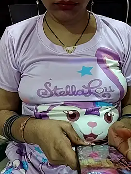 Snapshot of Diya_143 chatting on June 13, 7:34 pm Diya 143 online show from June 13, 7:34 pm