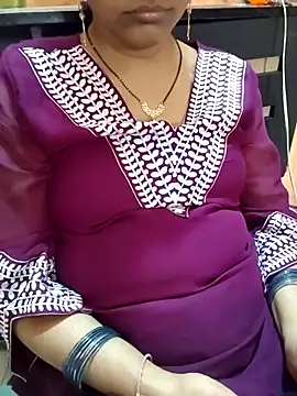 Snapshot of Diya_143 chatting on June 15, 6:26 am Diya 143 online show from June 15, 6:26 am