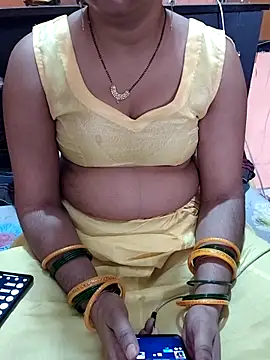Snapshot of Diya_143 chatting on June 18, 9:14 am Diya 143 online show from June 18, 9:14 am