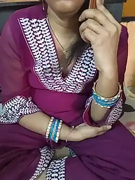 Snapshot of Diya_143 chatting on June 22, 5:37 am Diya 143 online show from June 22, 5:37 am