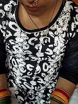 Snapshot of Diya_143 chatting on June 25, 5:56 am Diya 143 online show from June 25, 5:56 am