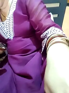 Snapshot of Diya_143 chatting on July 2, 6:41 am Diya 143 online show from July 2, 6:41 am