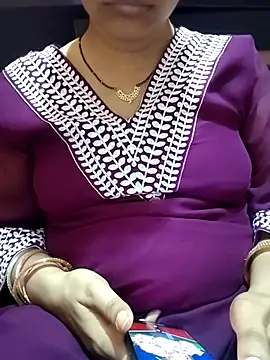 Snapshot of Diya_143 chatting on July 7, 6:58 am Diya 143 online show from July 7, 6:58 am