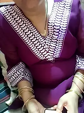 Snapshot of Diya_143 chatting on July 7, 7:23 am Diya 143 online show from July 7, 7:23 am