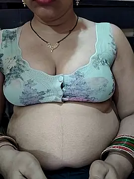 Snapshot of Diya_143 chatting on July 13, 6:22 pm Diya 143 online show from July 13, 6:22 pm