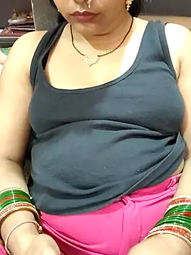 Snapshot of Diya_143 chatting on July 14, 10:21 am Diya 143 online show from July 14, 10:21 am