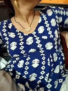 Snapshot of Diya_143 chatting on July 19, 8:40 am Diya 143 online show from July 19, 8:40 am