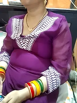 Snapshot of Diya_143 chatting on July 28, 3:21 pm Diya 143 online show from July 28, 3:21 pm