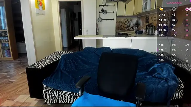 Snapshot of StacyTigerr chatting on December 2, 9:47 am StacyTigerr online show from December 2, 9:47 am