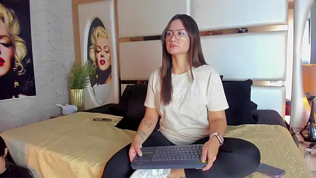 Snapshot of celestestars chatting on November 19, 9:26 pm celestestars online show from November 19, 9:26 pm