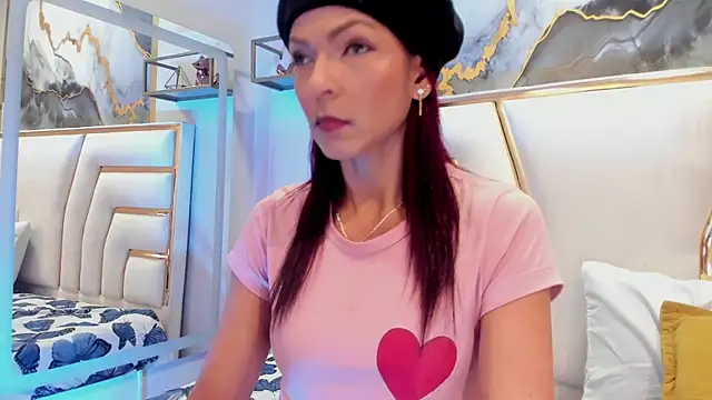 HannaPetit online show from November 4, 7:02 pm