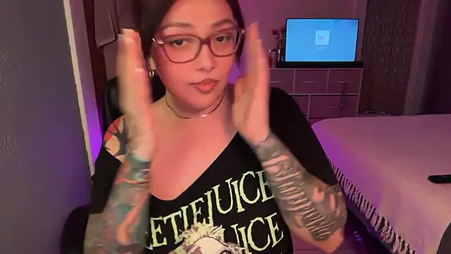 nativepumpkin95 online show from April 26, 4:32 am