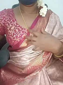 Snapshot of Tamil-hotwife chatting on June 4, 4:35 pm Tamil-hotwife online show from June 4, 4:35 pm