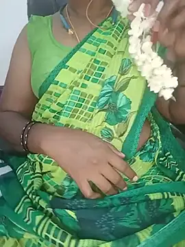 Snapshot of Tamil-hotwife chatting on July 5, 12:28 am Tamil-hotwife online show from July 5, 12:28 am