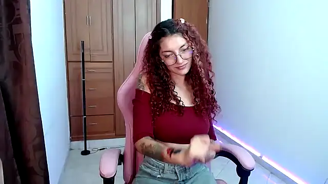 Snapshot of tastymeli chatting on January 16, 2:19 am tastymeli online show from January 16, 2:19 am