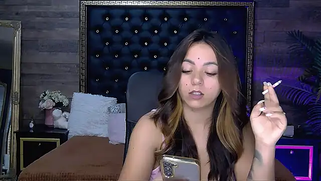 Snapshot of PlayfulElla chatting on October 31, 8:26 am PlayfulElla online show from October 31, 8:26 am