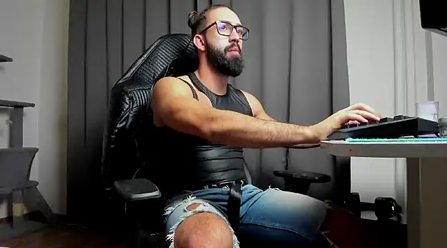 liamaesthetic online show from March 2, 6:40 pm