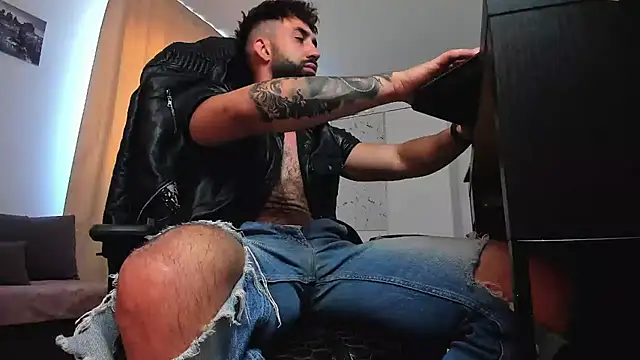 Snapshot of liamaesthetic chatting on May 29, 8:01 am liamaesthetic online show from May 29, 8:01 am
