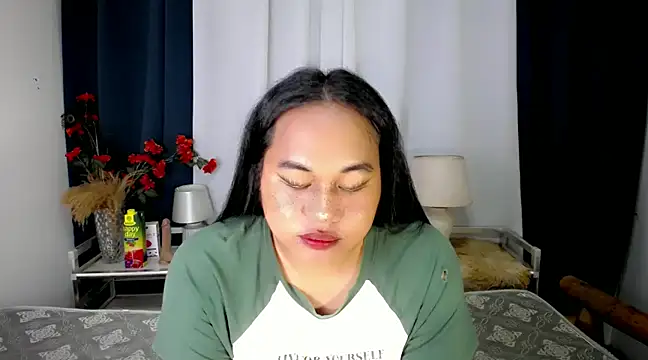 Snapshot of bettina_love chatting on December 3, 11:33 am bettina love online show from December 3, 11:33 am