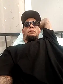 Snapshot of mrbigone45 chatting on September 19, 9:54 am mrbigone45 online show from September 19, 9:54 am