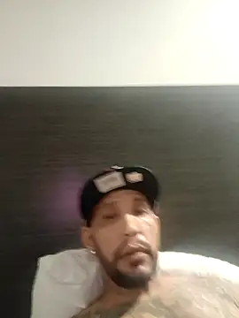 Snapshot of mrbigone45 chatting on November 15, 4:43 am mrbigone45 online show from November 15, 4:43 am