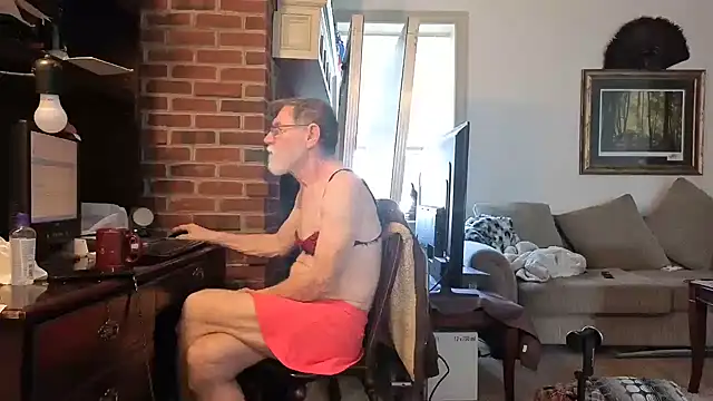 Snapshot of CDforU chatting on December 19, 4:14 pm CDforU online show from December 19, 4:14 pm