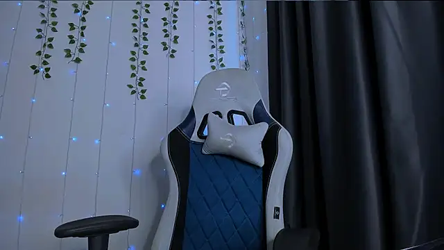 KarlaSim online show from March 8, 11:25 am