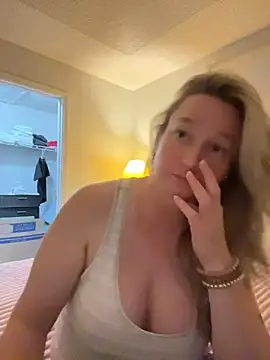 Snapshot of Vivian_MayXxX chatting on June 28, 7:31 pm Vivian MayXxX online show from June 28, 7:31 pm