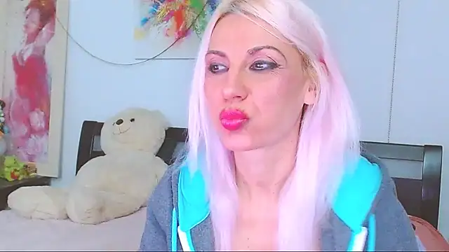 HoneyLara online show from November 28, 8:11 pm